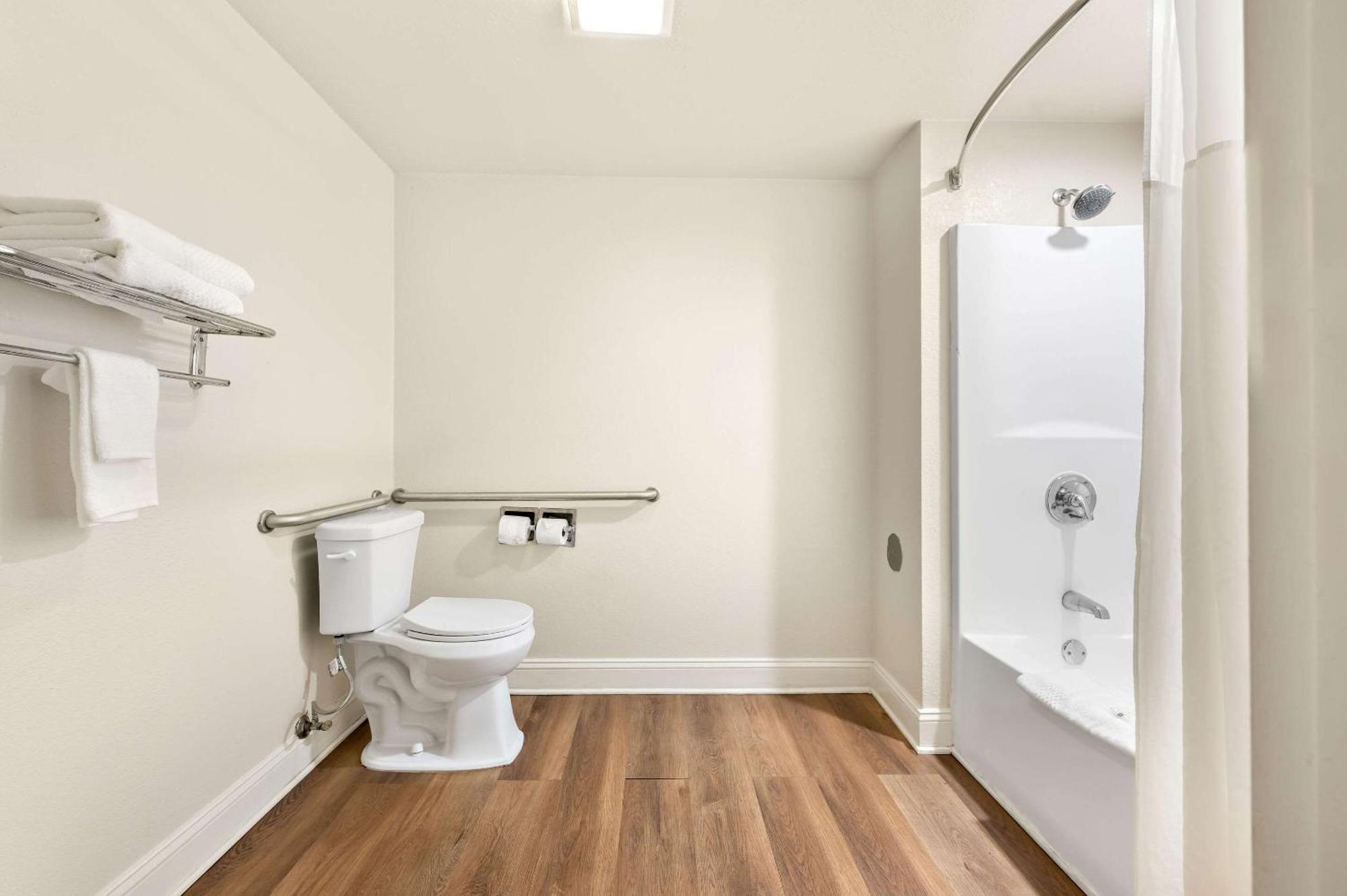 Quality Inn Pelham I-65 Exit 246 Εξωτερικό φωτογραφία