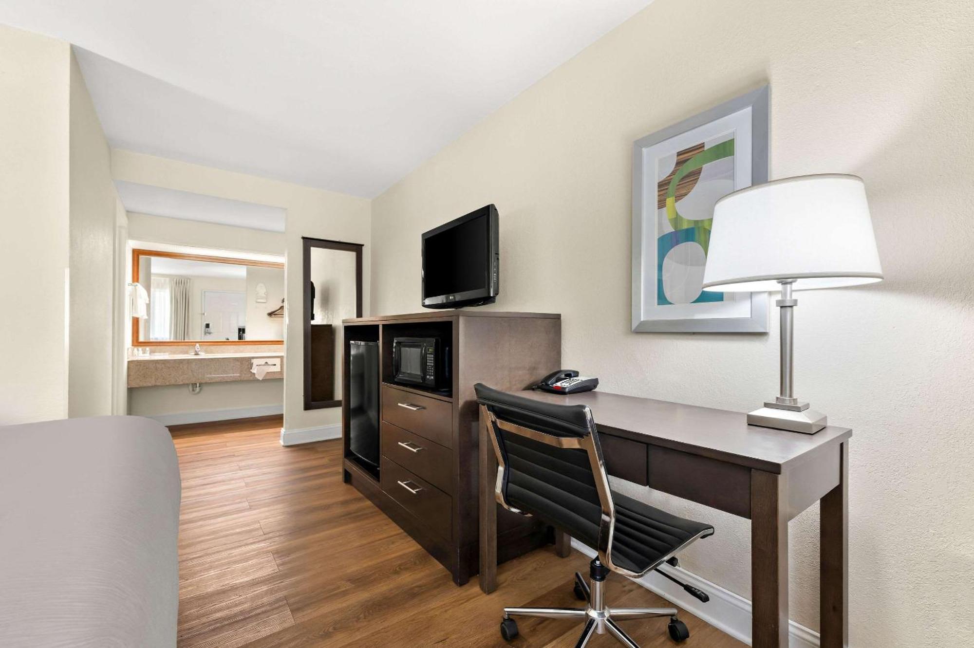 Quality Inn Pelham I-65 Exit 246 Εξωτερικό φωτογραφία