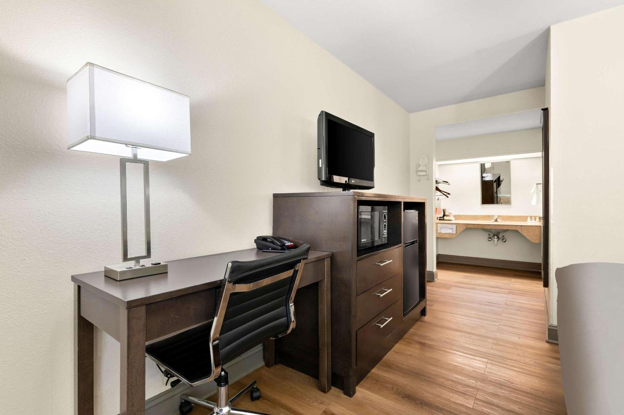 Quality Inn Pelham I-65 Exit 246 Εξωτερικό φωτογραφία