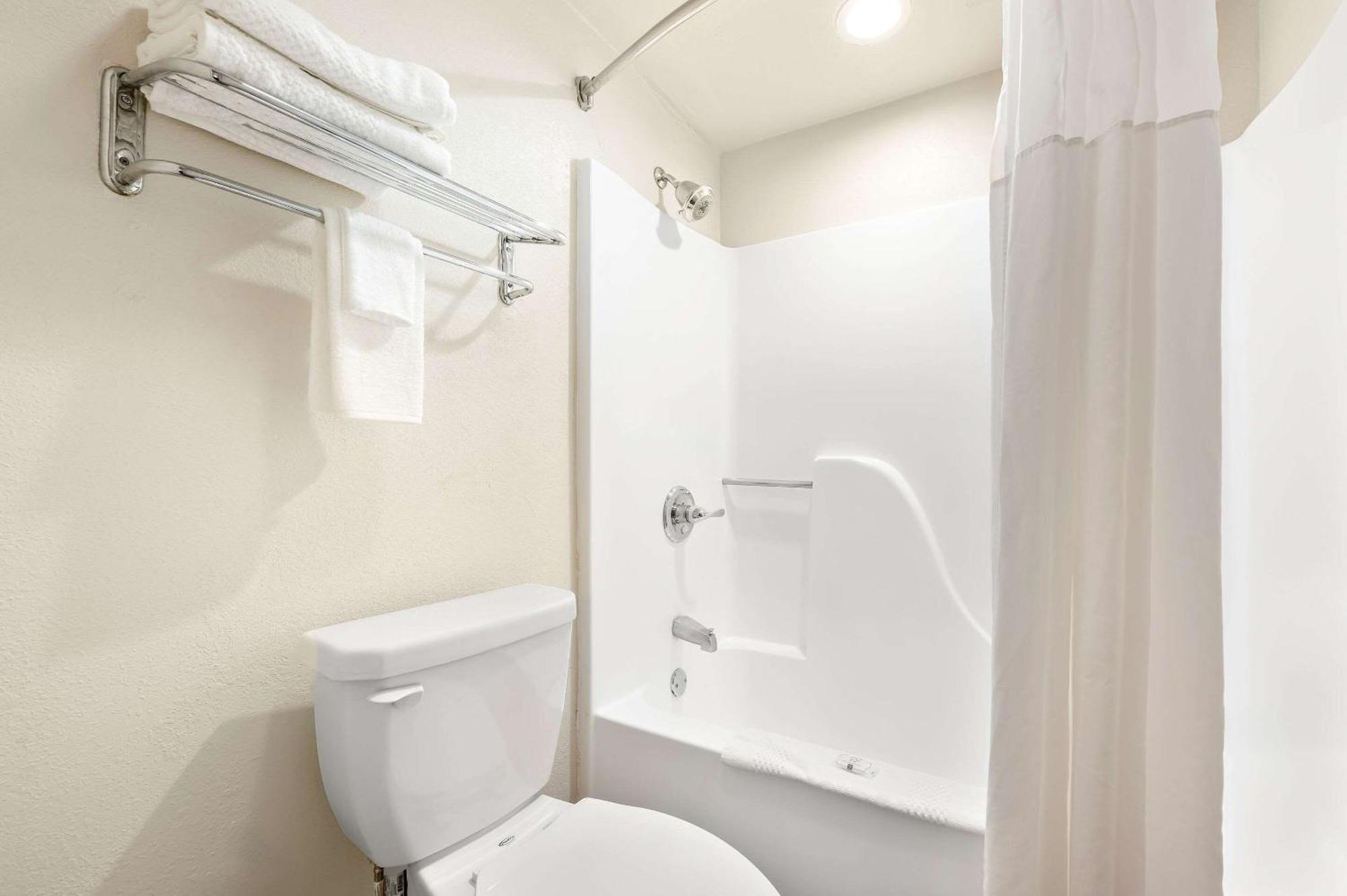 Quality Inn Pelham I-65 Exit 246 Εξωτερικό φωτογραφία