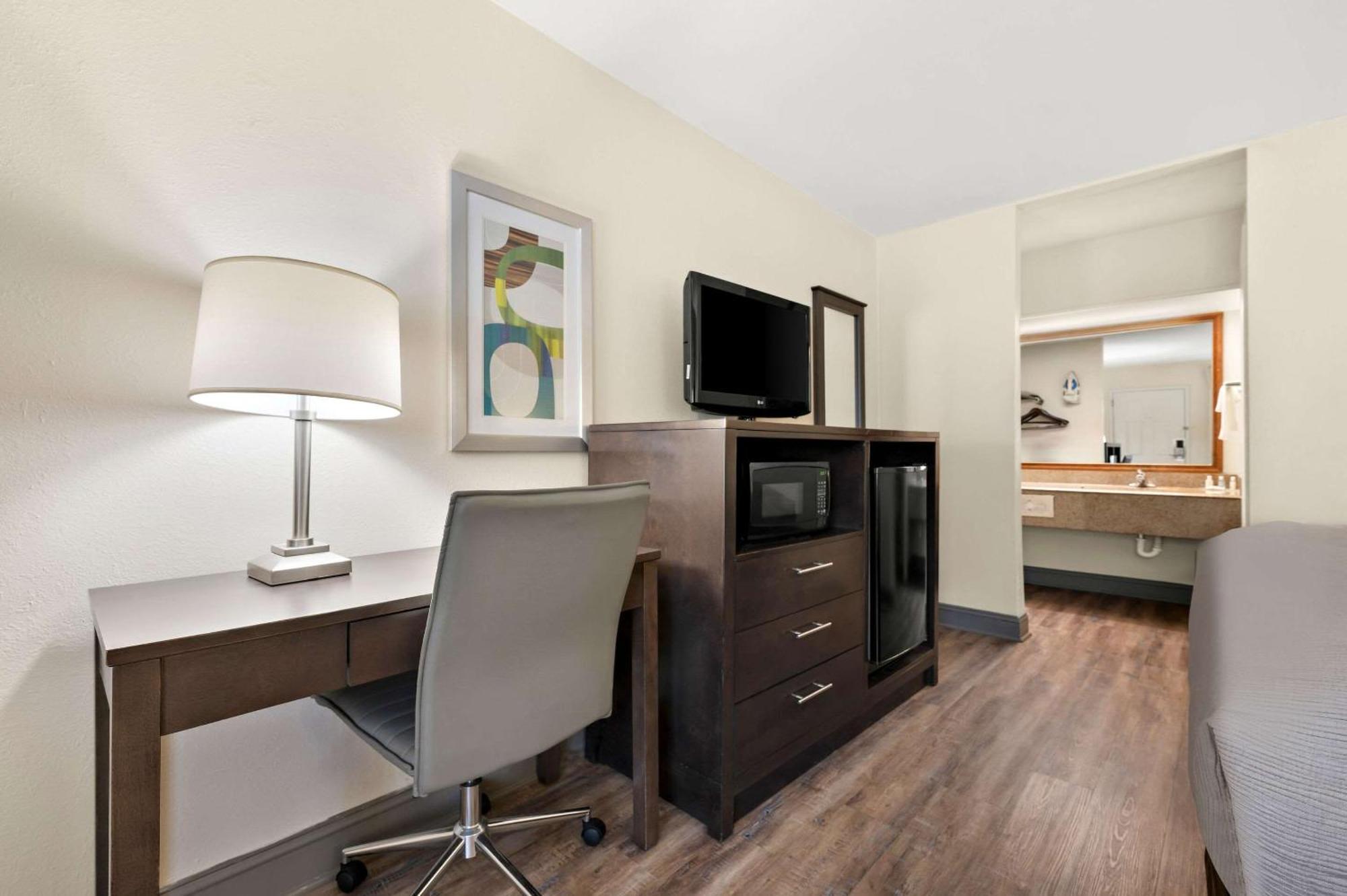 Quality Inn Pelham I-65 Exit 246 Εξωτερικό φωτογραφία