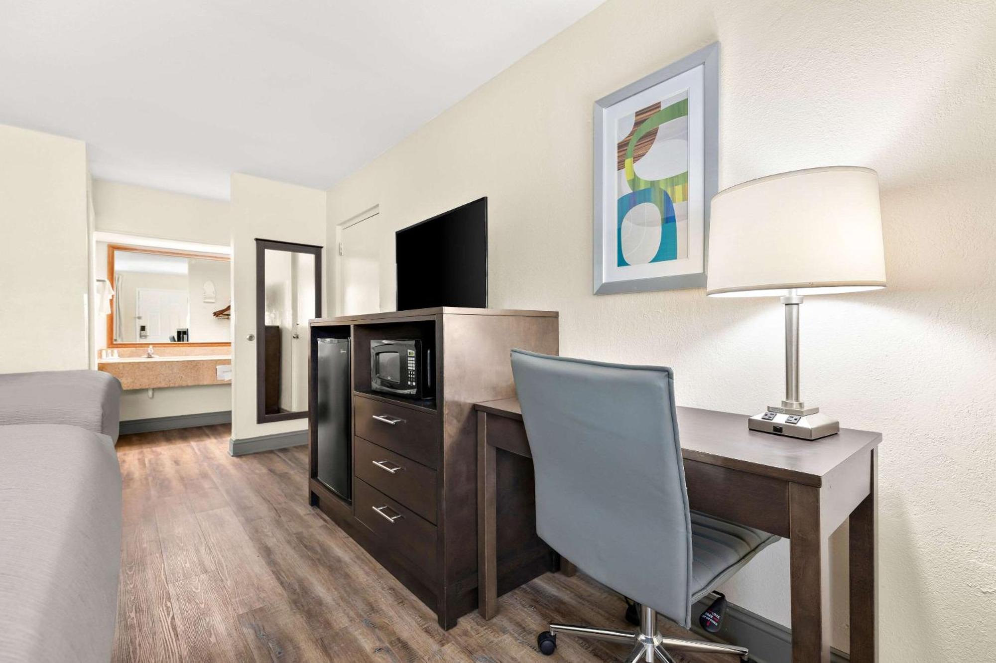 Quality Inn Pelham I-65 Exit 246 Εξωτερικό φωτογραφία