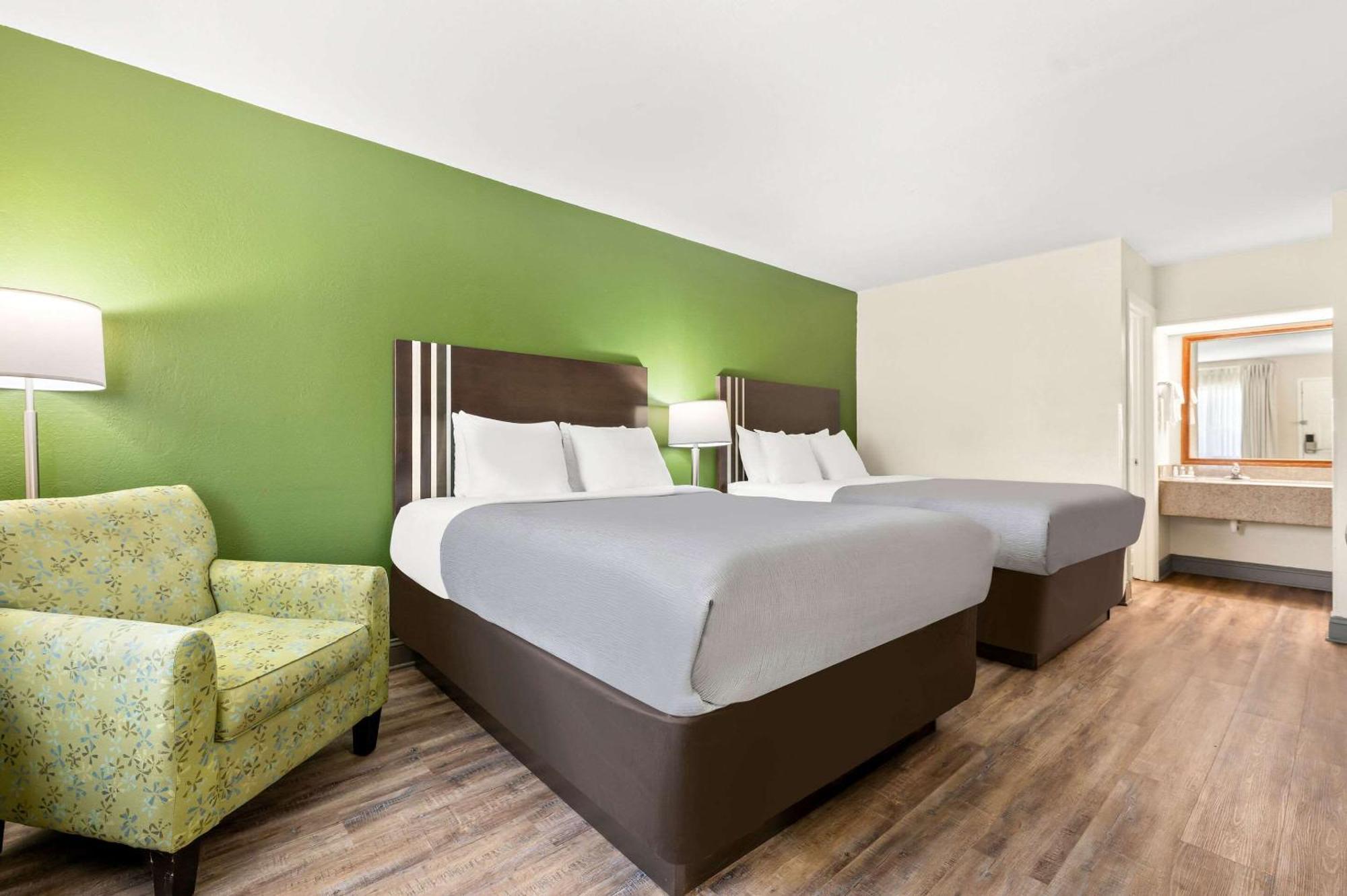 Quality Inn Pelham I-65 Exit 246 Εξωτερικό φωτογραφία